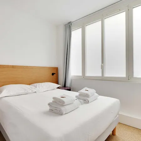 13 - Voltaire Apartament *