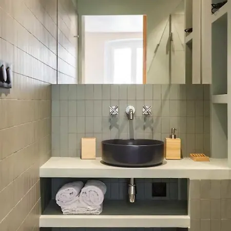Apartment 13 - Voltaire *