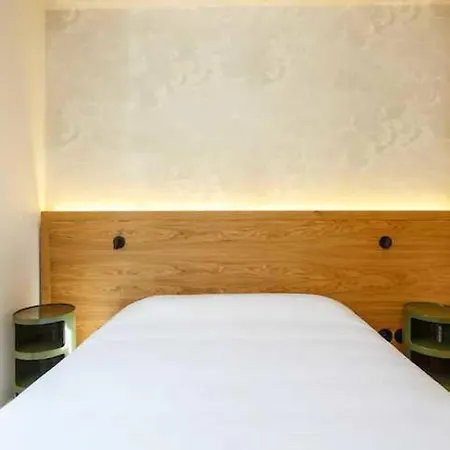 Apartment 13 - Voltaire