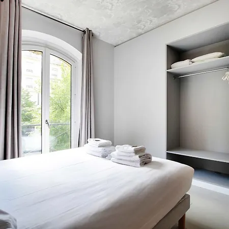13 - Voltaire Paris