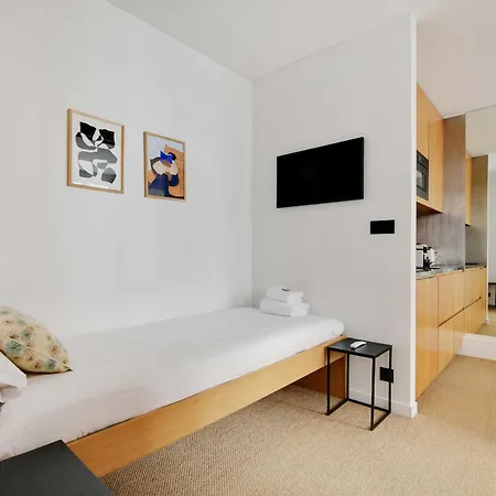 13 - Voltaire Apartment